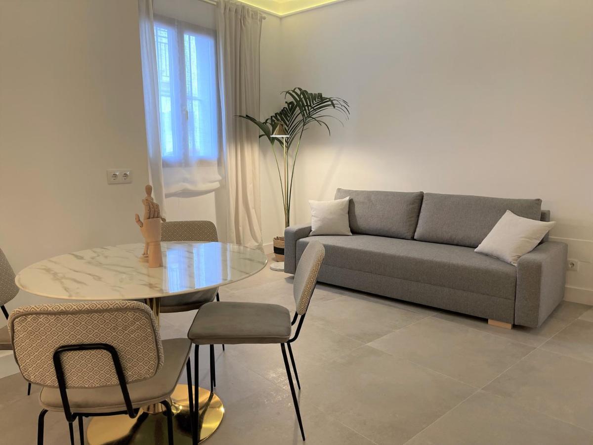 Apartamento Vidal Con Parking Privado. Carmona (Seville)